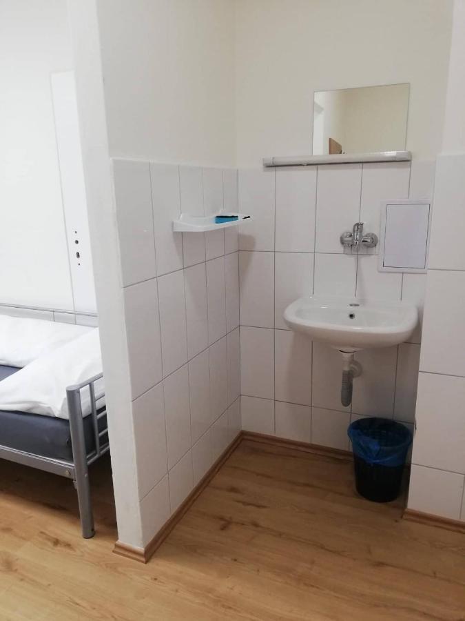 Ubytovna Nobelova Bratislava Esterno foto