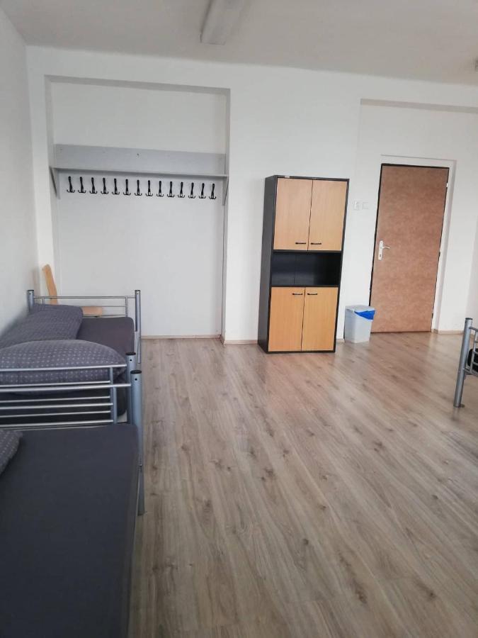 Ubytovna Nobelova Bratislava Esterno foto