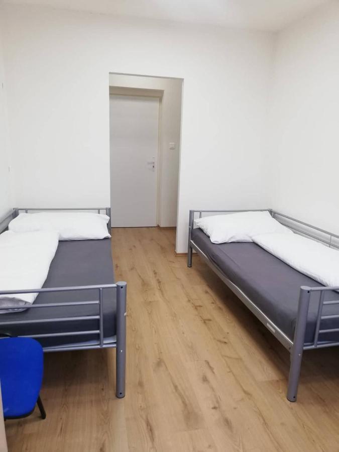 Ubytovna Nobelova Bratislava Esterno foto