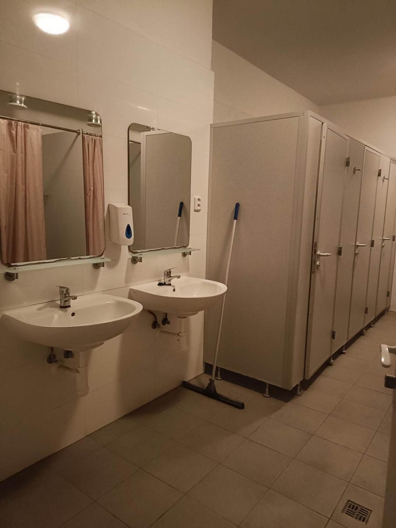 Ubytovna Nobelova Bratislava Esterno foto
