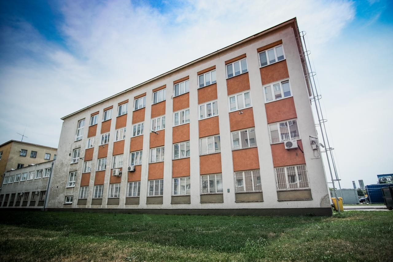 Ubytovna Nobelova Bratislava Esterno foto